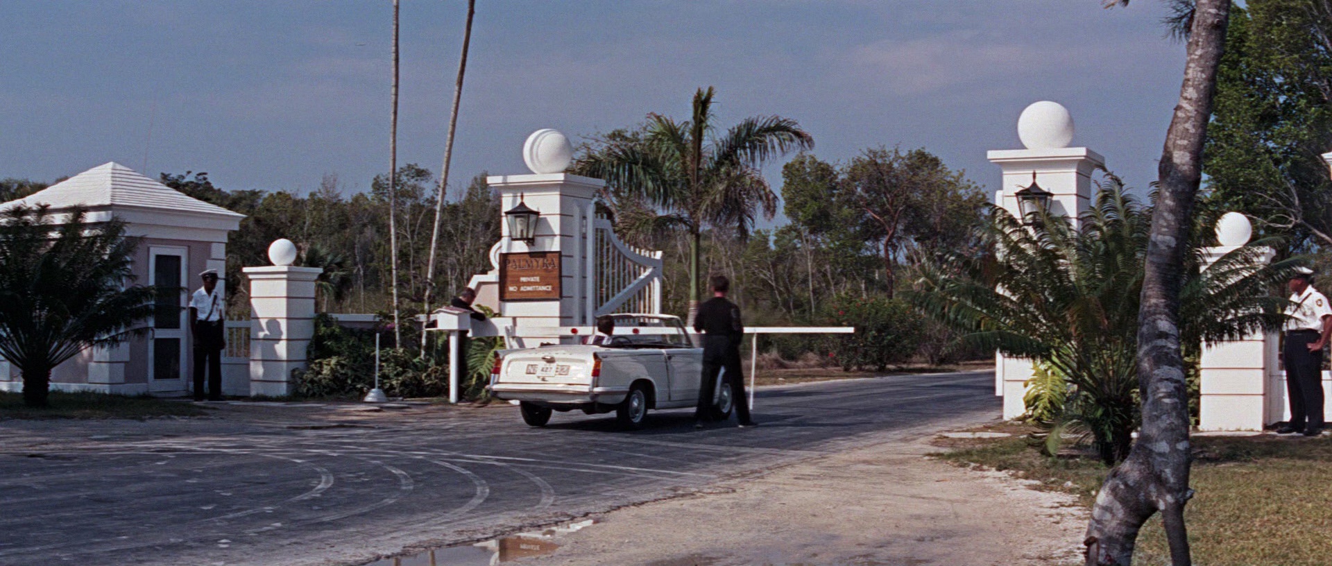 007之霹雳弹 [国英多音轨/中英字幕].Thunderball.1965.BluRay.1080p.x265.10bit.2Audio-SSDSSE 6.21GB-4.png