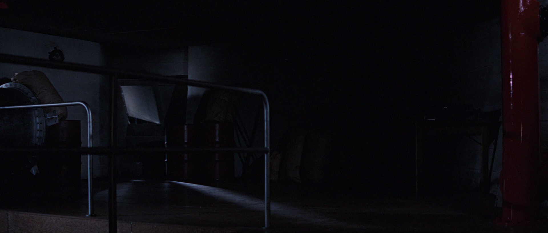 007之霹雳弹 [国英多音轨/中英字幕].Thunderball.1965.BluRay.1080p.x265.10bit.2Audio-SSDSSE 6.21GB-5.png