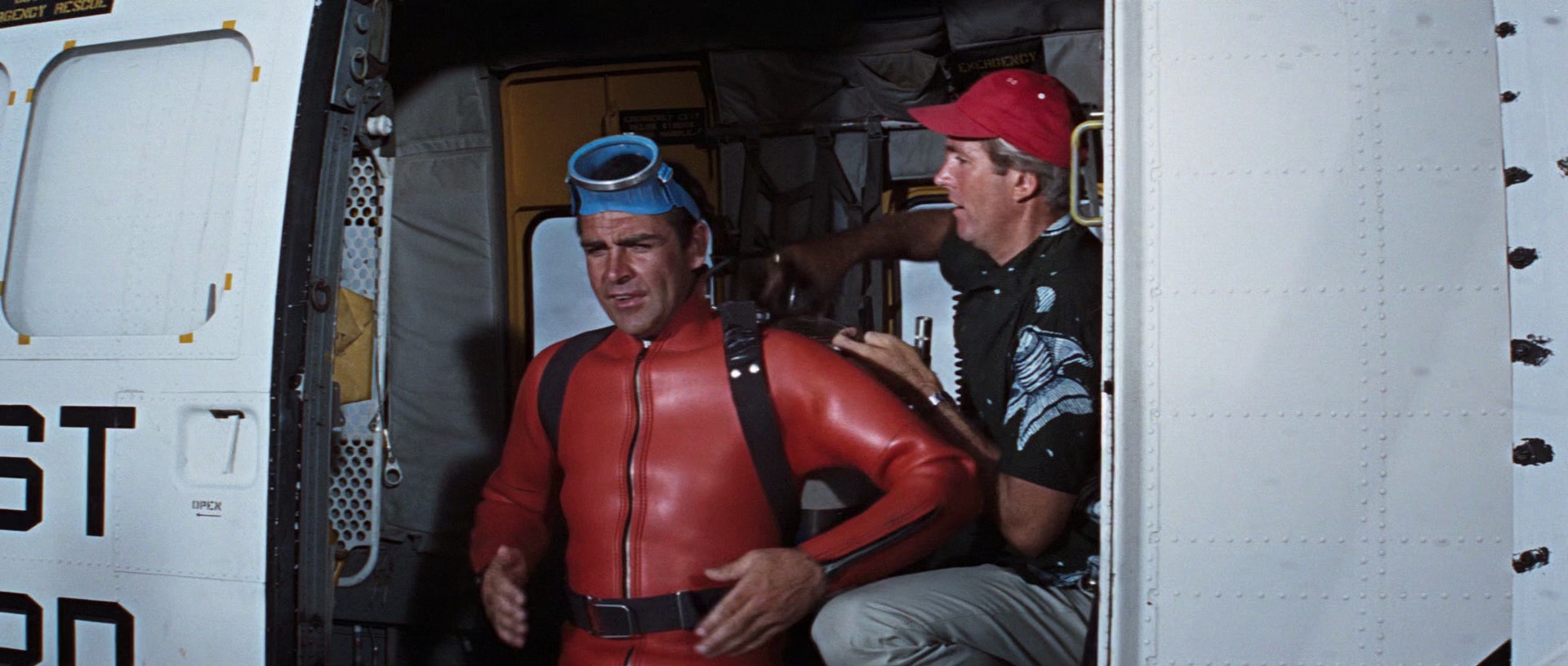 007之霹雳弹 [国英多音轨/中英字幕].Thunderball.1965.BluRay.1080p.x265.10bit.2Audio-SSDSSE 6.21GB-7.png