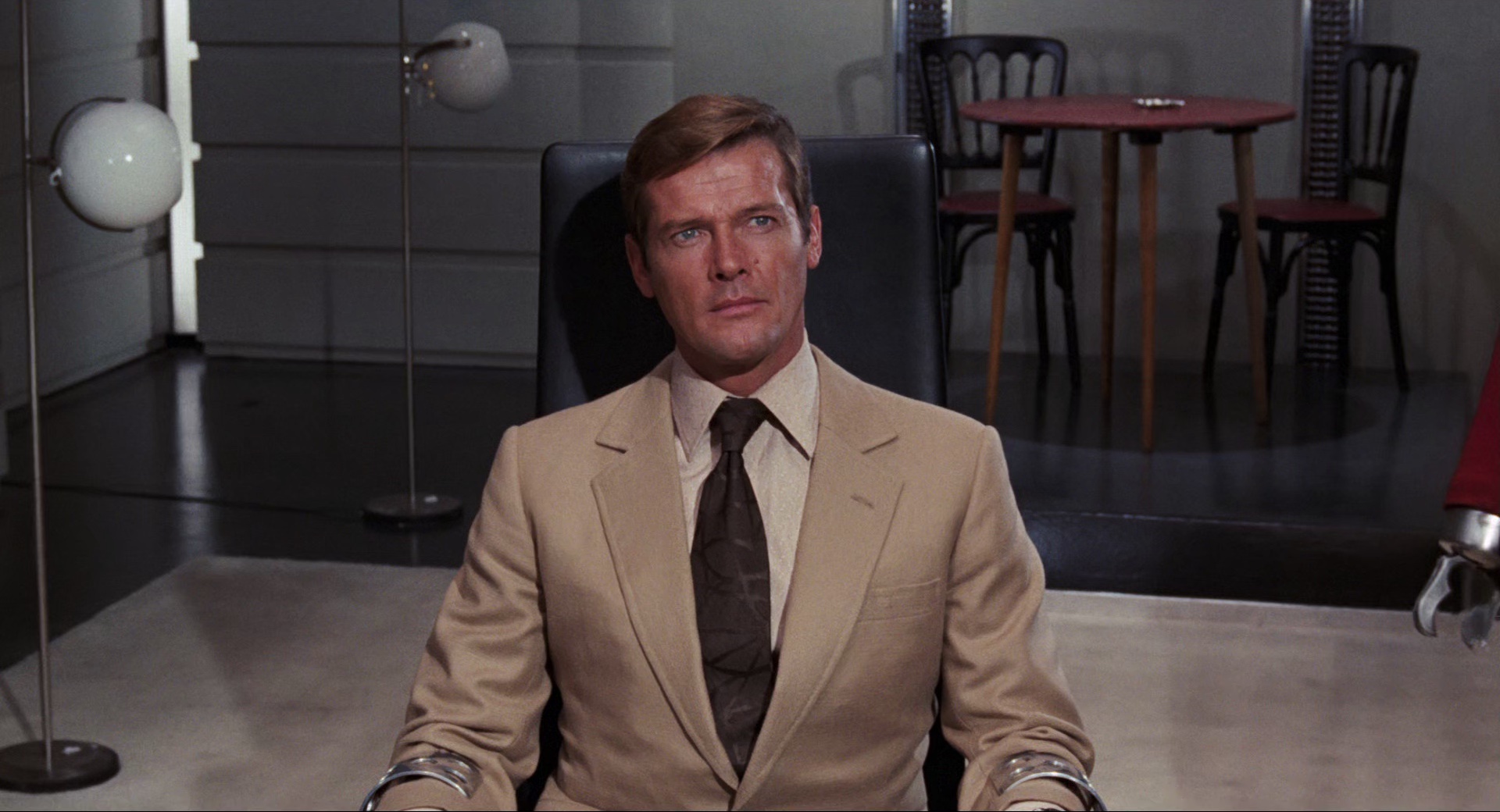 007之你死我活 [国英多音轨/中英字幕].Live.And.Let.Die.1973.BluRay.1080p.x265.10bit.2Audio-SSDSSE 6.15GB-5.png