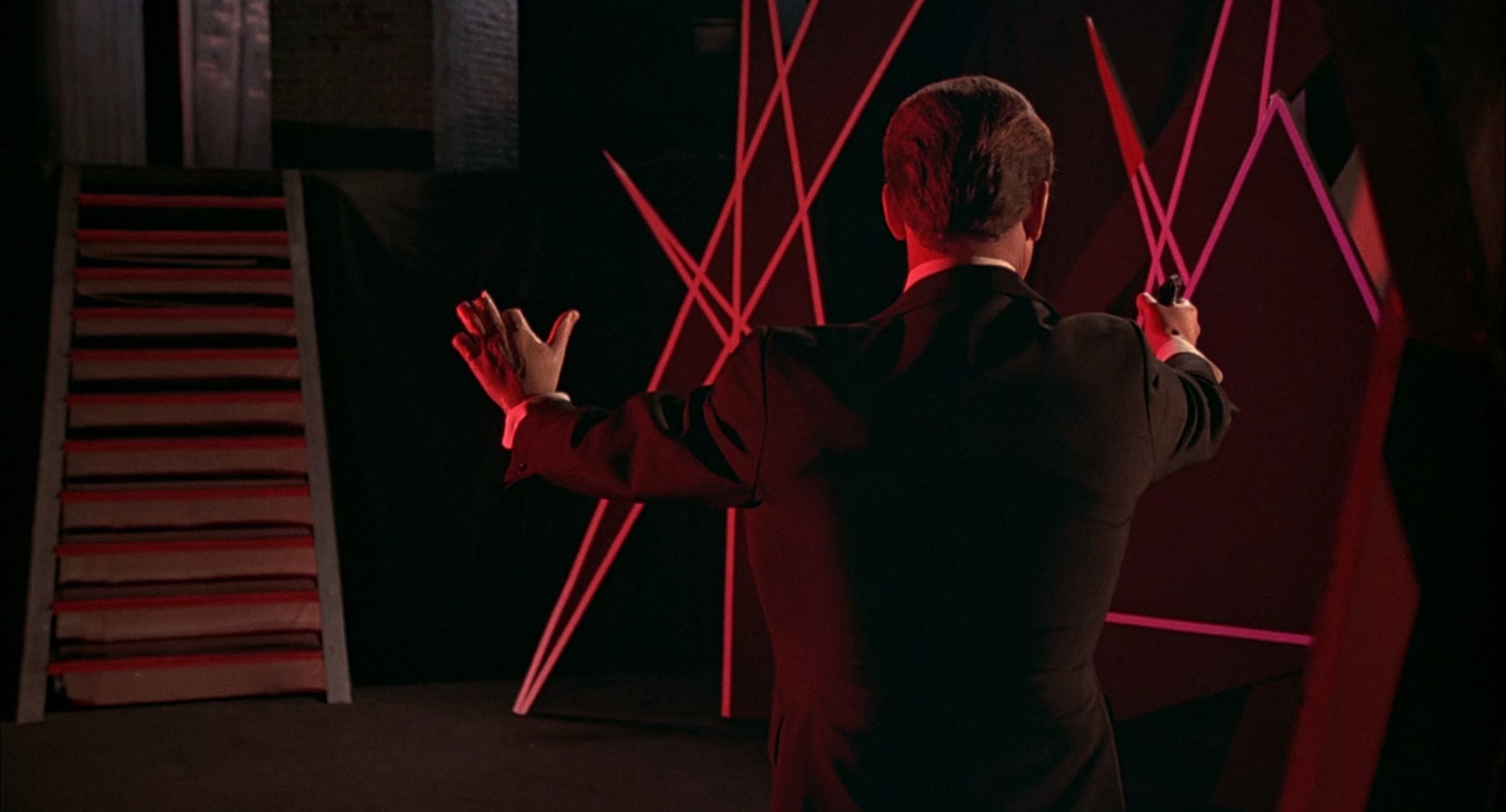 007之金枪人 [国英多音轨/中英字幕].The.Man.With.The.Golden.Gun.1974.BluRay.1080p.x265.10bit.2Audio-SSDSSE 6.05GB-7.png