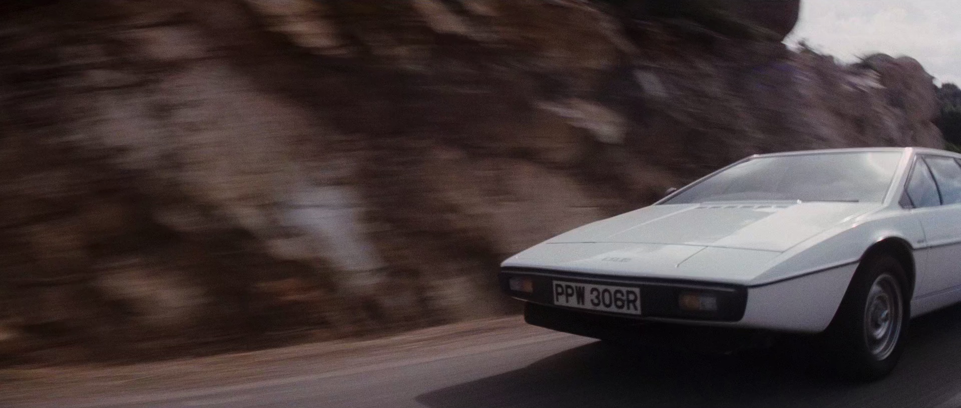 007之海底城 [中英字幕].The.Spy.Who.Loved.Me.1977.BluRay.1080p.x265.10bit.2Audio-SSDSSE 6.38GB-5.png