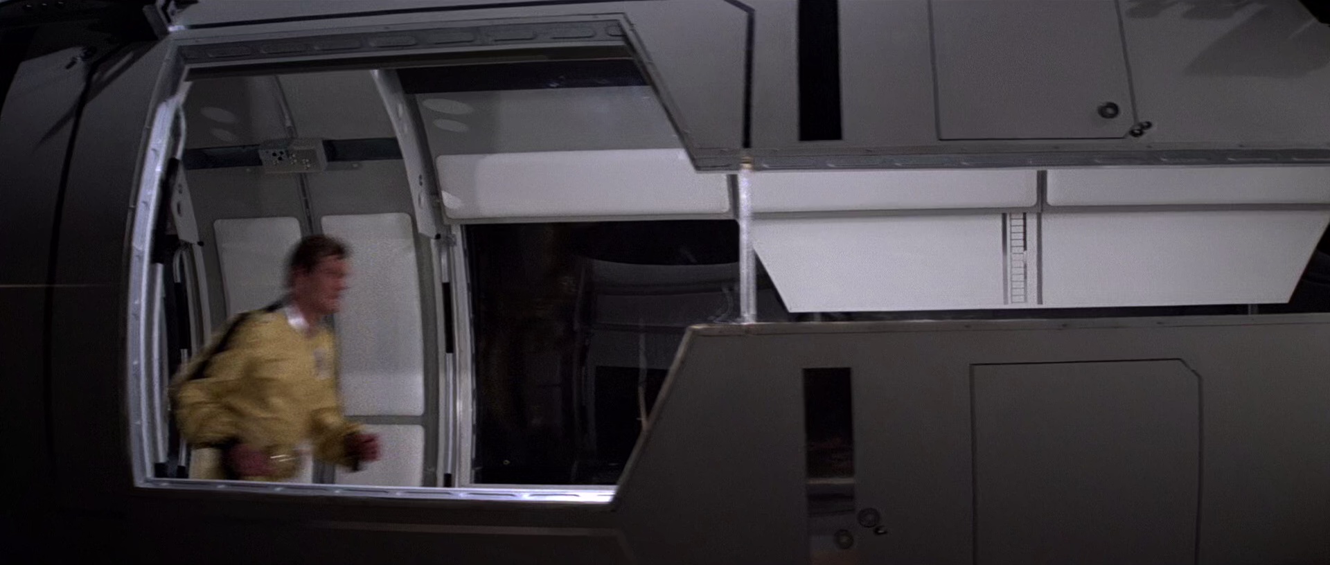 007之太空城 [国英多音轨/中英字幕].Moonraker.1979.BluRay.1080p.x265.10bit.2Audio-SSDSSE 5.27GB-7.png