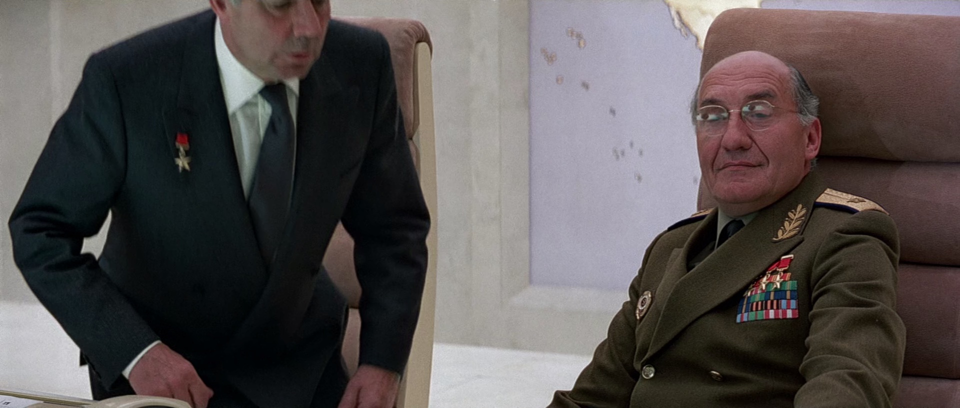 007之八爪女 [国英多音轨/中英字幕].Octopussy.1983.BluRay.1080p.x265.10bit.2Audio-SSDSSE 5.49GB-2.png