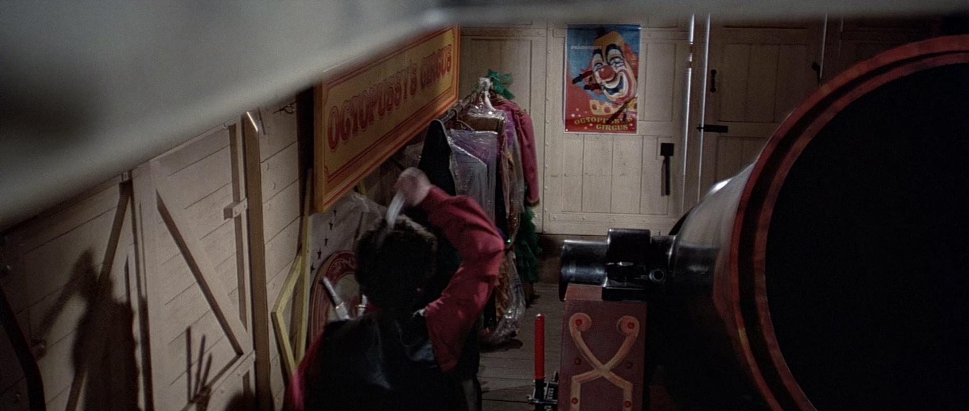 007之八爪女 [国英多音轨/中英字幕].Octopussy.1983.BluRay.1080p.x265.10bit.2Audio-SSDSSE 5.49GB-6.png