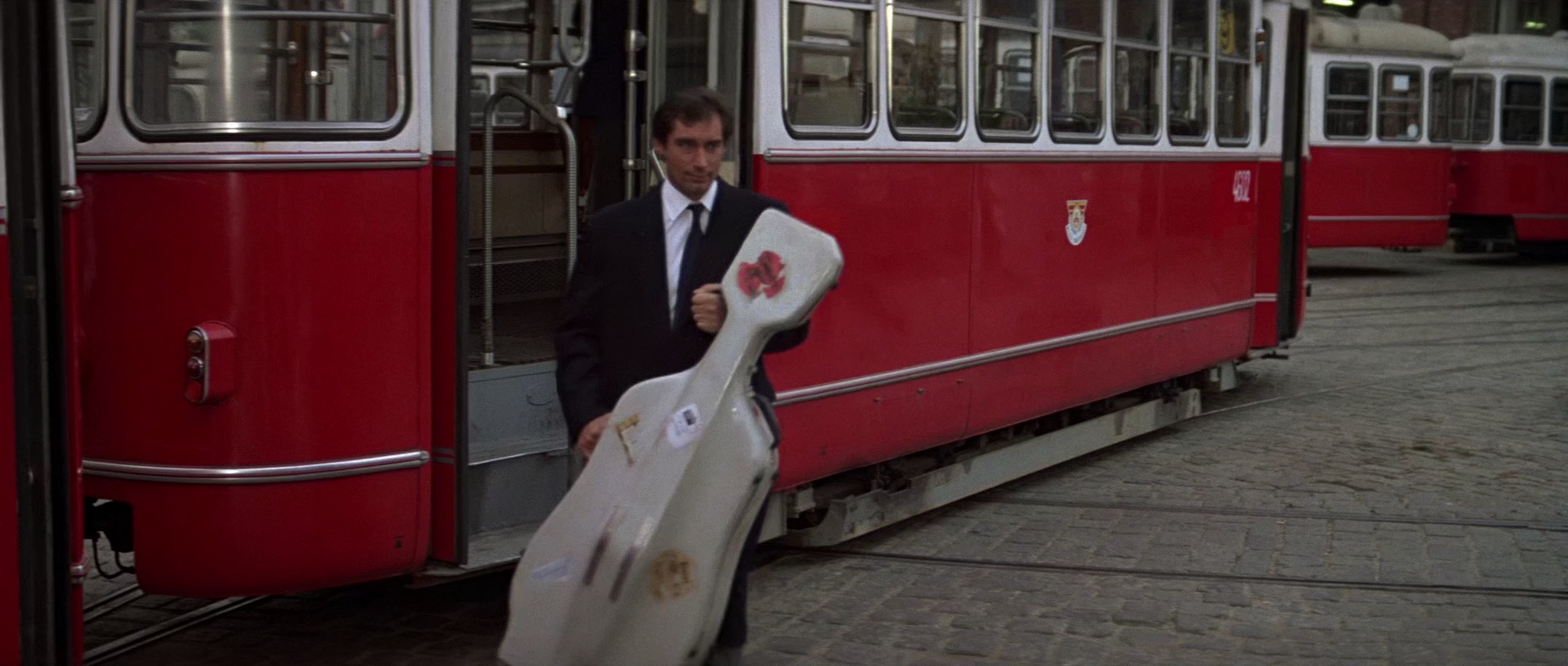 007之黎明生机 国英多音轨/中英字幕].The.Living.Daylights.1987.BluRay.1080p.x265.10bit.3Audio-SSDSSE 4.80GB-3.png