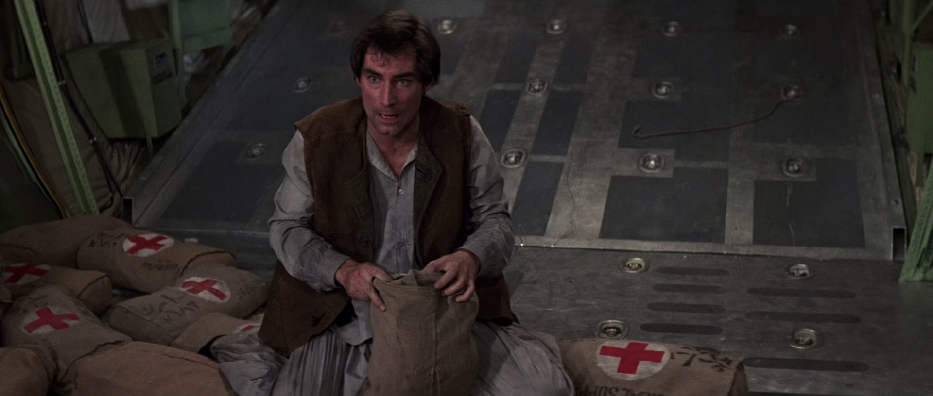 007之黎明生机 国英多音轨/中英字幕].The.Living.Daylights.1987.BluRay.1080p.x265.10bit.3Audio-SSDSSE 4.80GB-7.png