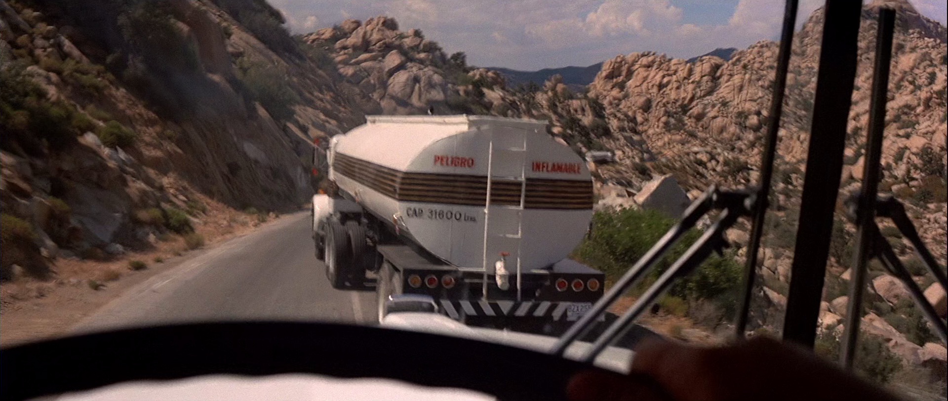 007之杀人执照 [国英多音轨/中英字幕].Licence.To.Kill.1989.BluRay.1080p.x265.10bit.3Audio-SSDSSE 7.02GB-7.png