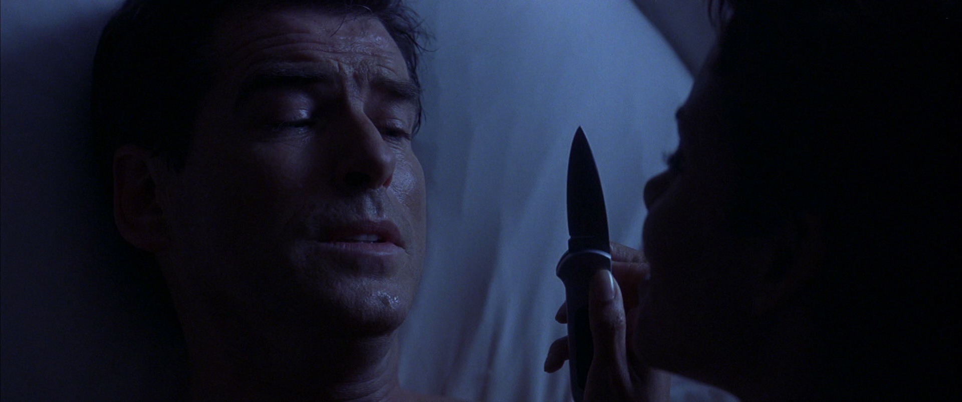 007之择日而亡 [国英多音轨/中英字幕].Die.Another.Day.2002.BluRay.1080p.x265.10bit.2Audio-SSDSSE 8.19GB-3.png