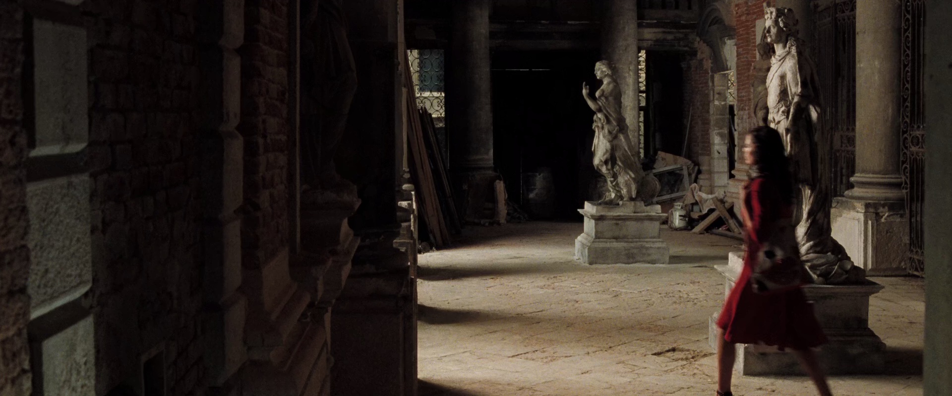 007：大战皇家赌场 [国英多音轨/中英字幕].Casino.Royale.2006.BluRay.1080p.x265.10bit.2Audio-SSDSSE 7.32GB-7.png