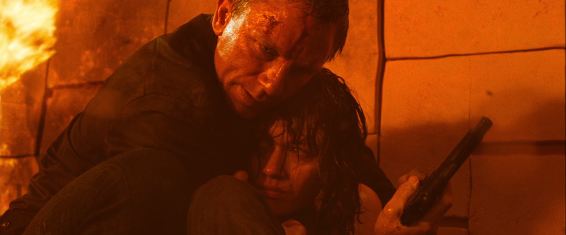 007：大破量子危机 [国英多音轨/中英字幕].Quantum.Of.Solace.2008.BluRay.1080p.x265.10bit.2Audio-SSDSSE 7.35GB-7.png