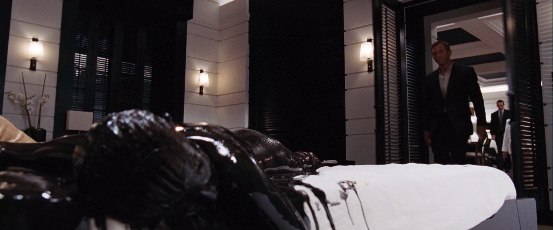 007：大破量子危机 [国英多音轨/中英字幕].Quantum.Of.Solace.2008.BluRay.1080p.x265.10bit.2Audio-SSDSSE 7.35GB-6.png