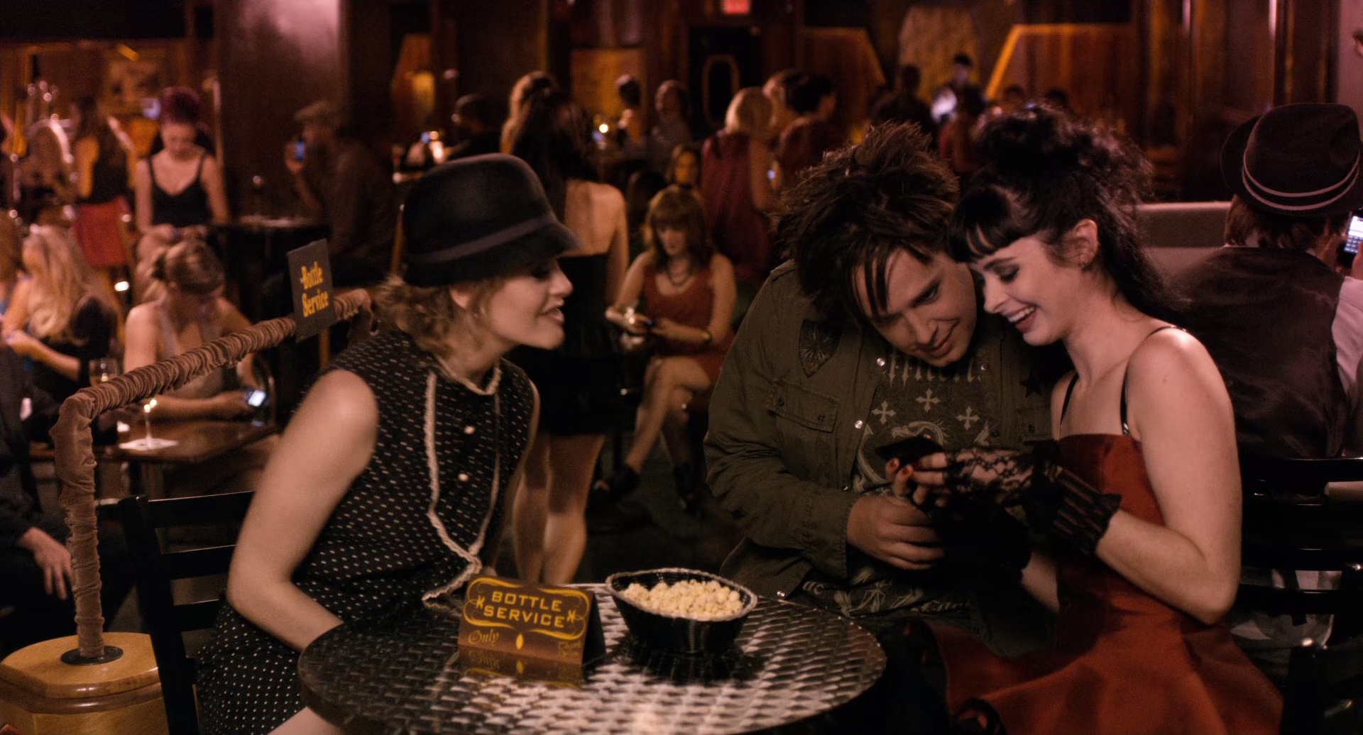 吸血女郎 [简繁英字幕].Vamps.2012.BluRay.1080p.x265.DDP5.1-SSDSSE 9.91GB-4.png