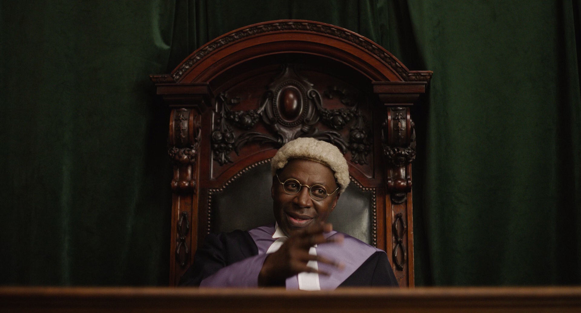 小小恶信件 [简繁英字幕].Wicked.Little.Letters.2023.1080p.BluRay.x265.10bit.DDP5.1-SSDSSE 6.34GB-6.png