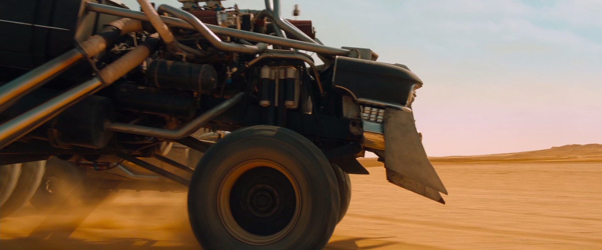 疯狂的麦克斯4：狂暴之路 [中英字幕].Mad.Max.Fury.Road.2015.BluRay.1080p.x265.10bit-SSDSSE 8.23GB-2.png