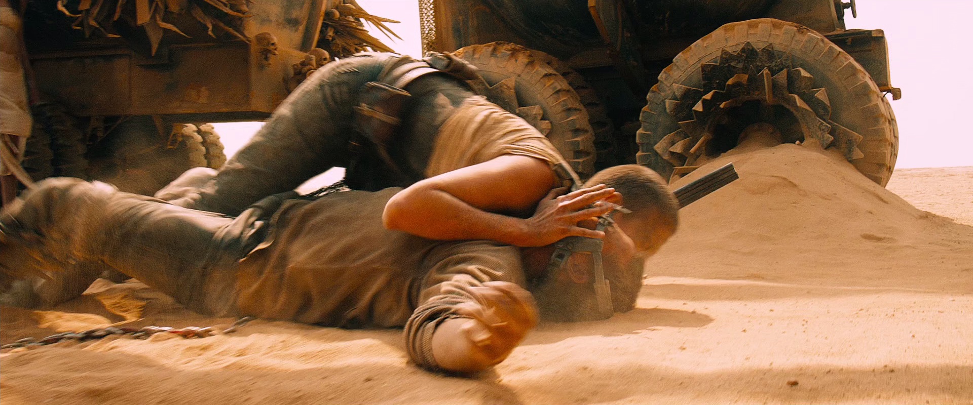 疯狂的麦克斯4：狂暴之路 [中英字幕].Mad.Max.Fury.Road.2015.BluRay.1080p.x265.10bit-SSDSSE 8.23GB-3.png