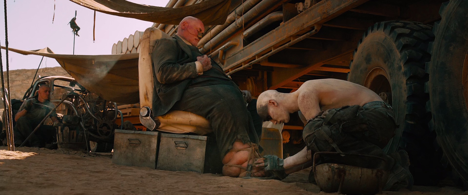 疯狂的麦克斯4：狂暴之路 [中英字幕].Mad.Max.Fury.Road.2015.BluRay.1080p.x265.10bit-SSDSSE 8.23GB-6.png