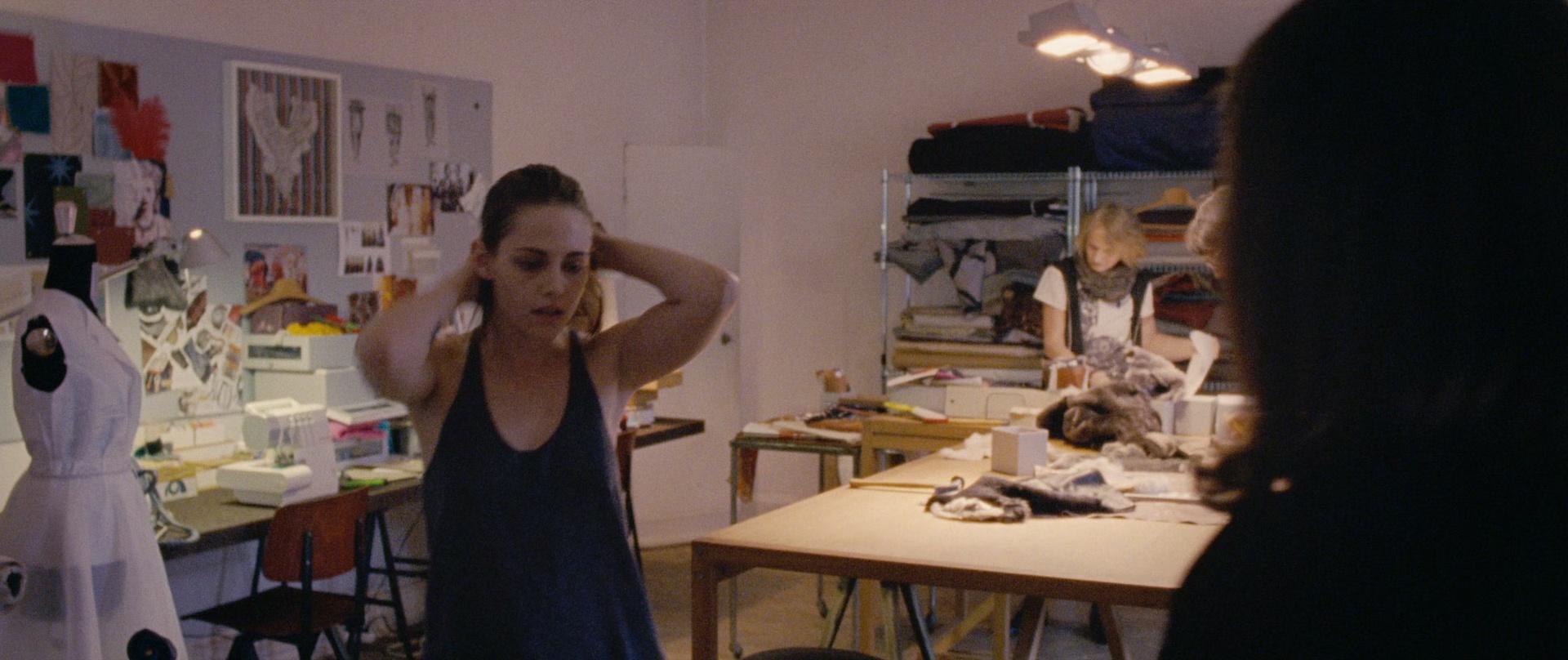 私人采购员 [中英字幕].Personal.Shopper.2016.BluRay.1080p.x265.10bit-SSDSSE 6.17GB-4.png