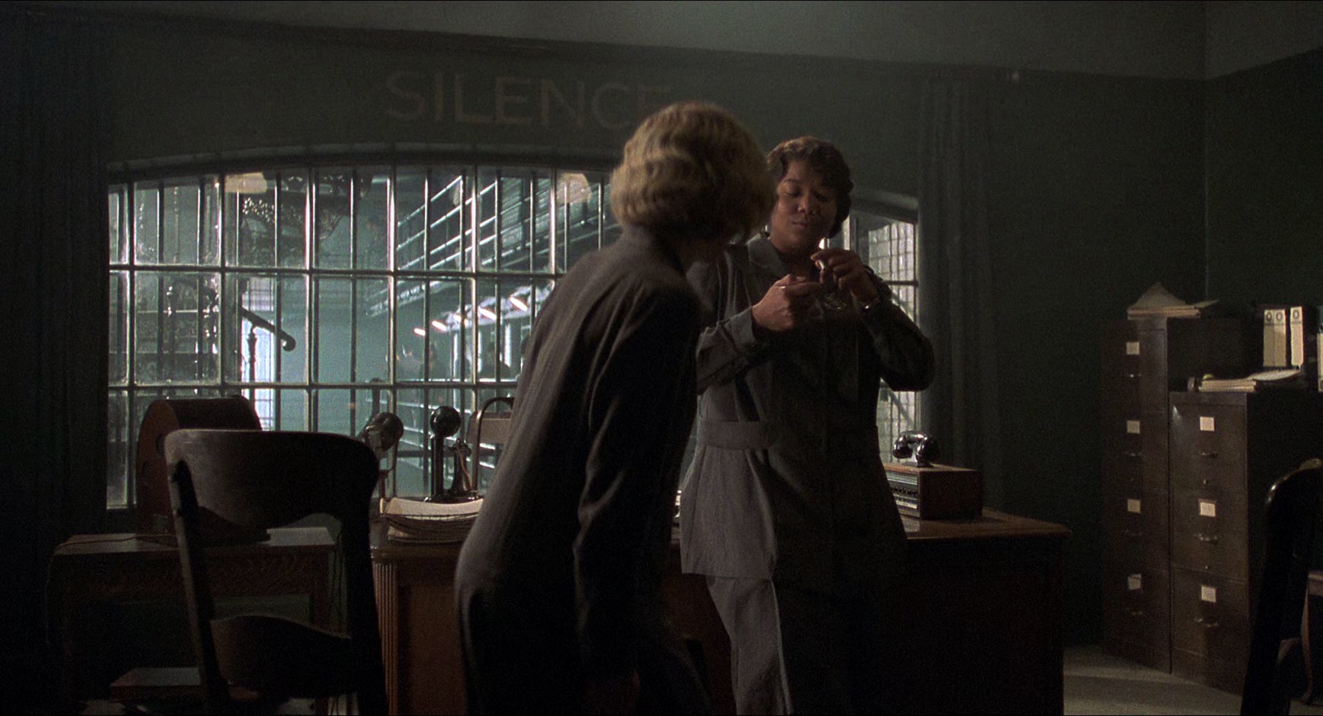 芝加哥 [简繁英字幕].Chicago.Diamond.Edition.2002.BluRay.1080p.x265.10bit-SSDSSE 6.57GB-3.png