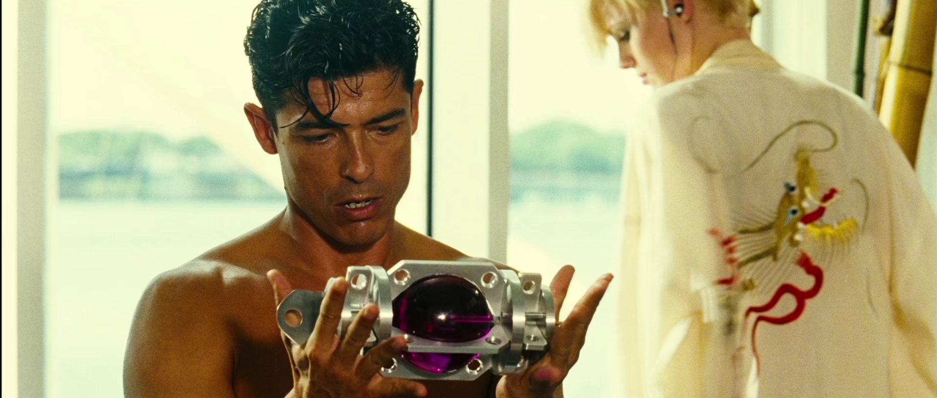 玩命快递2 [国英多音轨/中英字幕].Transporter.2.2005.BluRay.1080p.x265.3Audio-SSDSSE 3.40GB-2.png