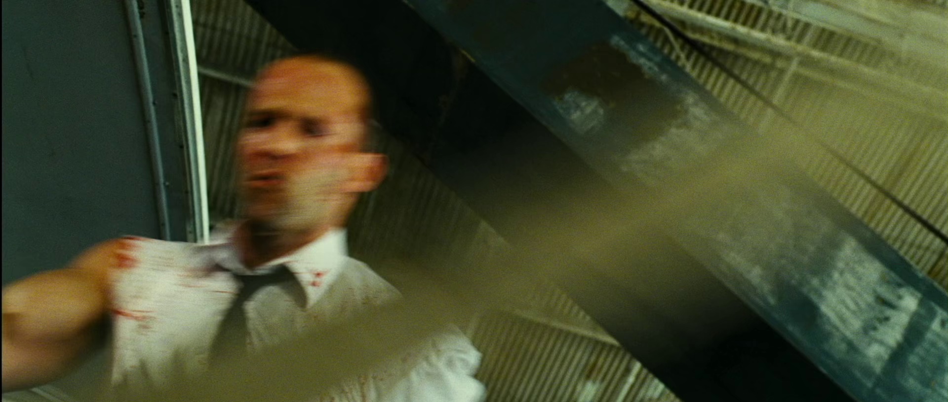 玩命快递2 [国英多音轨/中英字幕].Transporter.2.2005.BluRay.1080p.x265.3Audio-SSDSSE 3.40GB-5.png