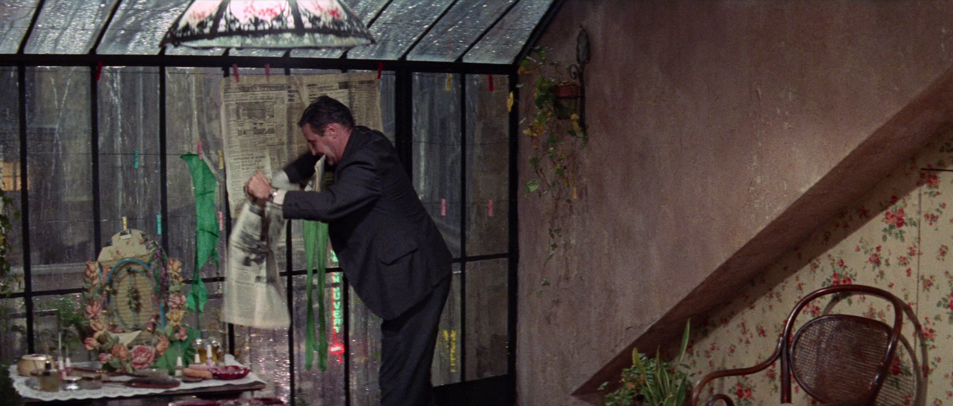 爱玛姑娘 [简繁英字幕].Irma.la.Douce.1963.BluRay.1080p.x265.10bit-SSDSSE 6.11GB-3.png