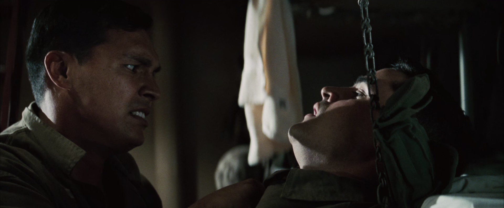 父辈的旗帜 [国英多音轨/中英字幕].Flags.of.Our.Fathers.2006.BluRay.1080p.x265.10bit.2Audio-SSDSSE 5.67GB-3.png