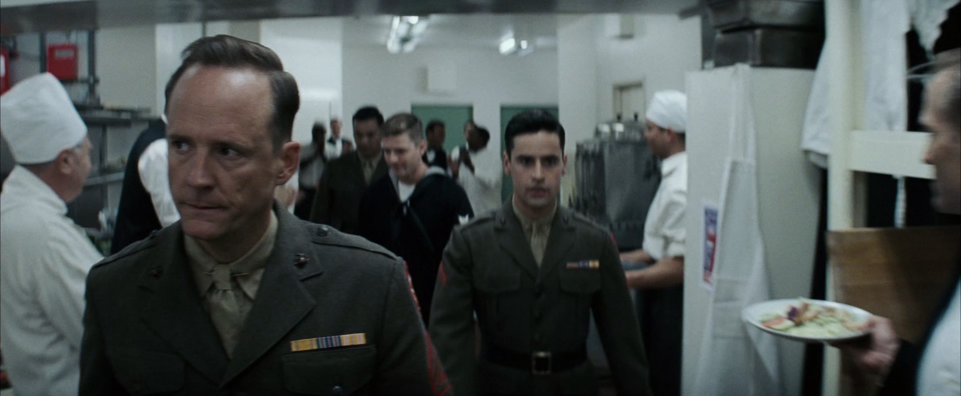 父辈的旗帜 [国英多音轨/中英字幕].Flags.of.Our.Fathers.2006.BluRay.1080p.x265.10bit.2Audio-SSDSSE 5.67GB-4.png