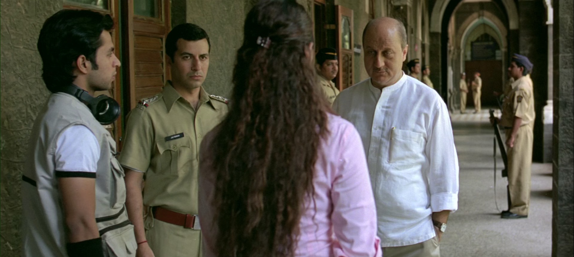 一个星期三的下午 [中英字幕].A.Wednesday.2008.BluRay.1080p.x265.10bit-SSDSSE 4.64GB-4.png