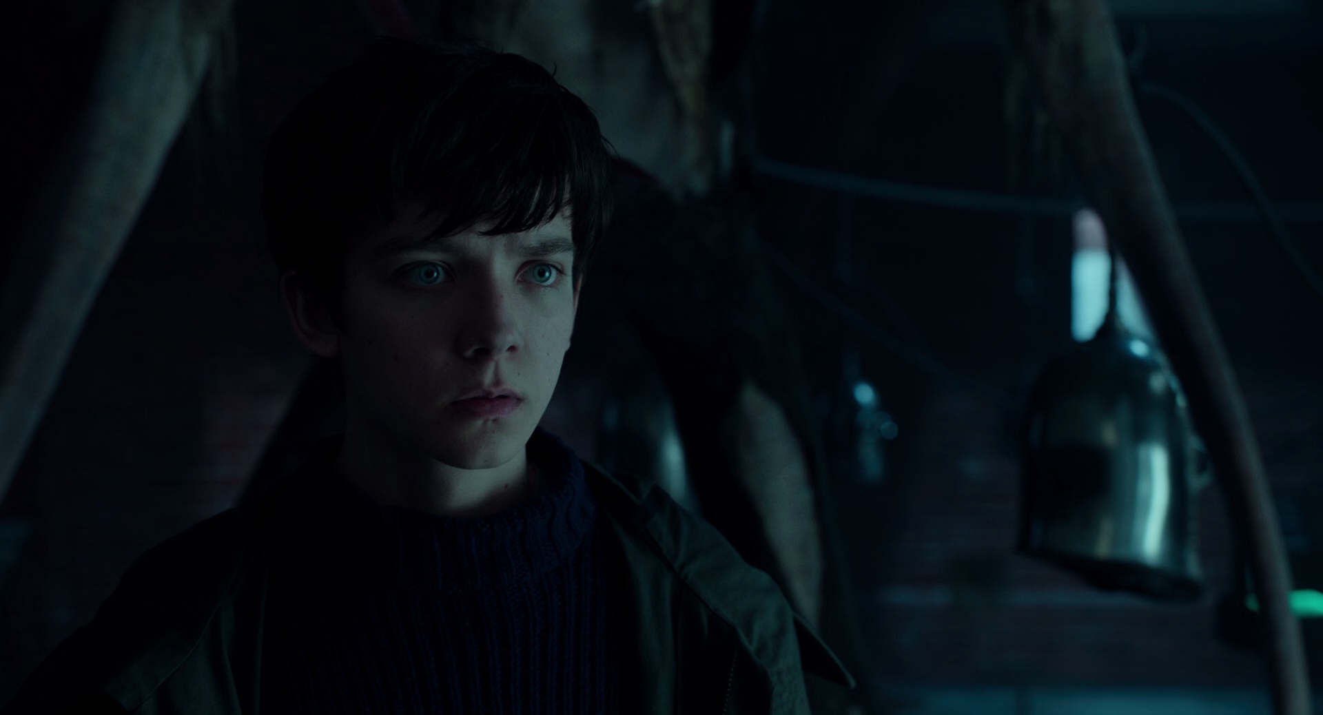 佩小姐的奇幻城堡 [中英字幕].Miss.Home.for.Peculiar.Children.2016.BluRay.1080p.x265.10bit-SSDSSE 4.16GB-7.png