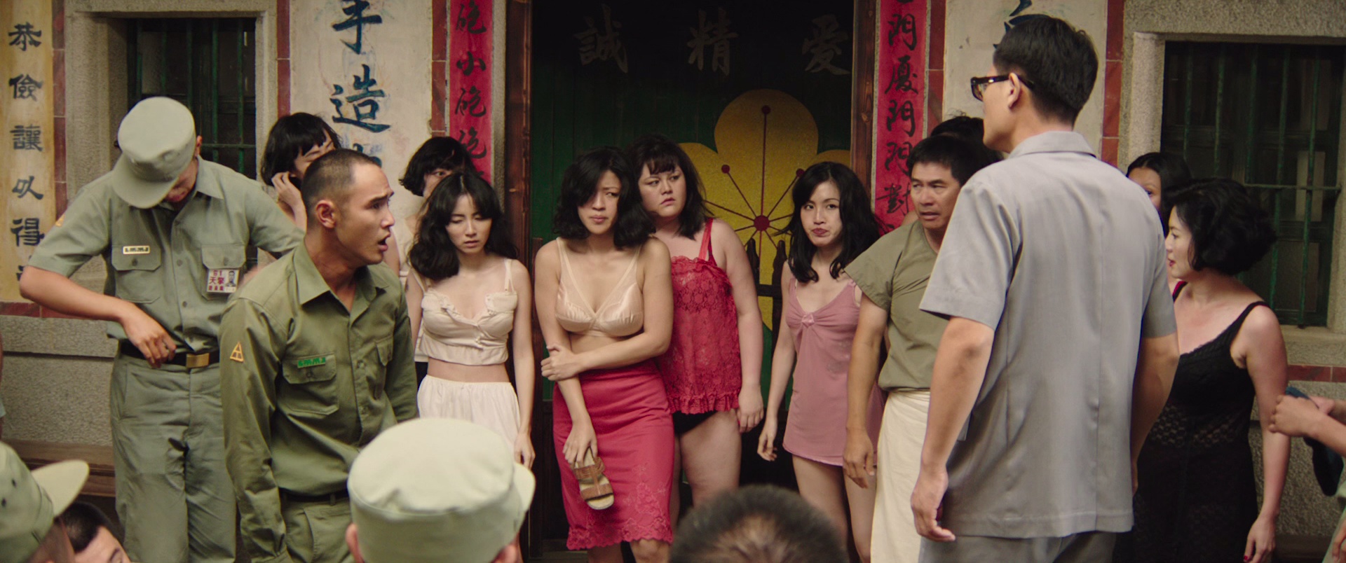 军中乐园 [国语音轨/简繁英字幕].Paradise.in.Service.2014.BluRay.1080p.x265.10bit-SSDSSE 6.06GB-2.png