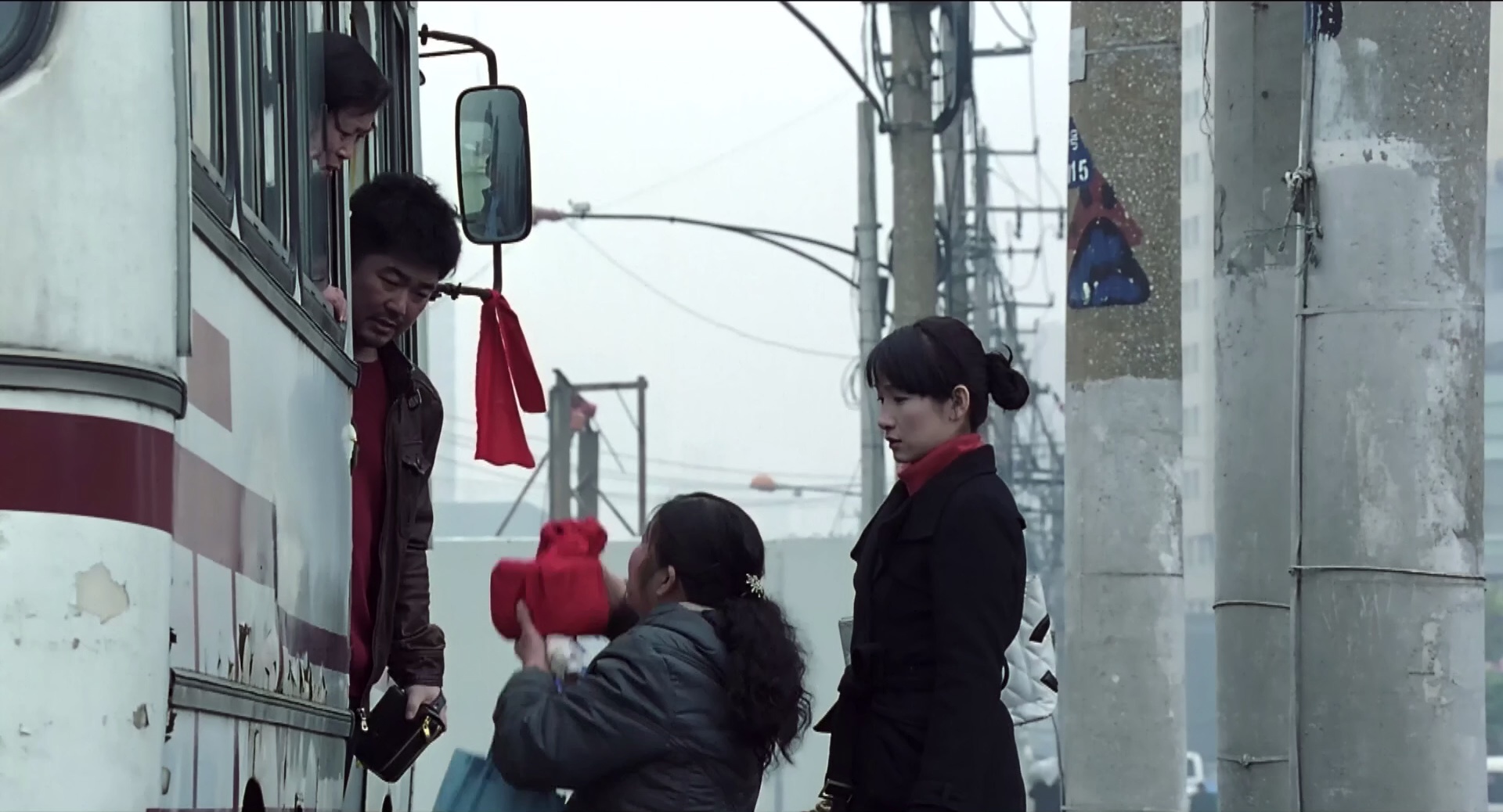 到阜阳六百里 [30帧率版本][无字片源].Return.Ticket.2011.1080p.WEBrip.x265.10bit.AC3-SSDSSE 3.39GB-7.png