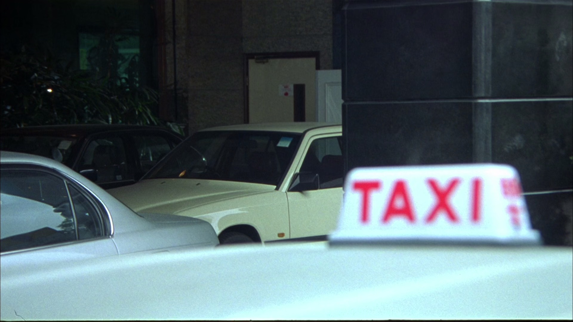 孤男寡女 [国粤多音轨/繁英字幕].Needing.You.2000.BluRay.1080p.x265.10bit.2Audios-SSDSSE 5.06GB-3.png