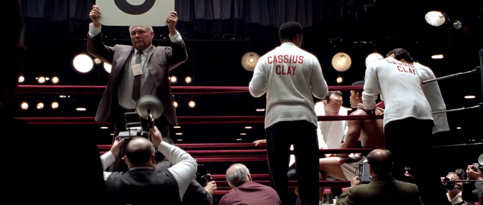 拳王阿里 [中英字幕].Ali.2001.Bluray.1080p.x265.10bit-SSDSSE 6.18GB-2.png