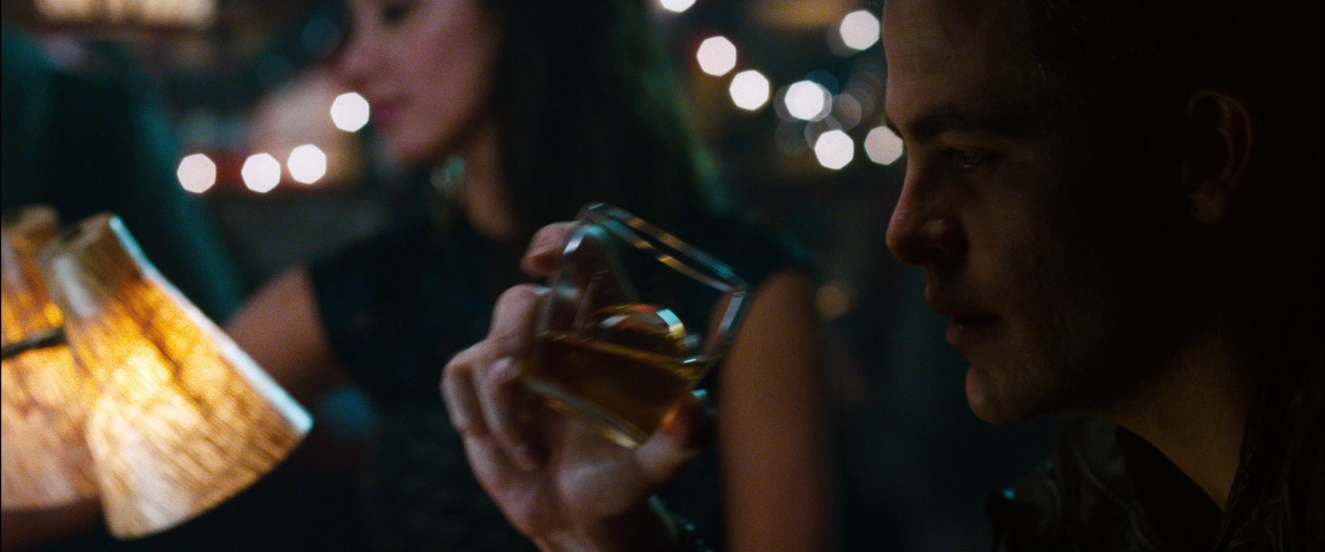 星际迷航2：暗黑无界 [国英多音轨/中英字幕].Star.Trek.Into.Darkness.2013.BluRay.1080p.x265.10bit.2Audio-SSDSSE 7.52GB-2.png