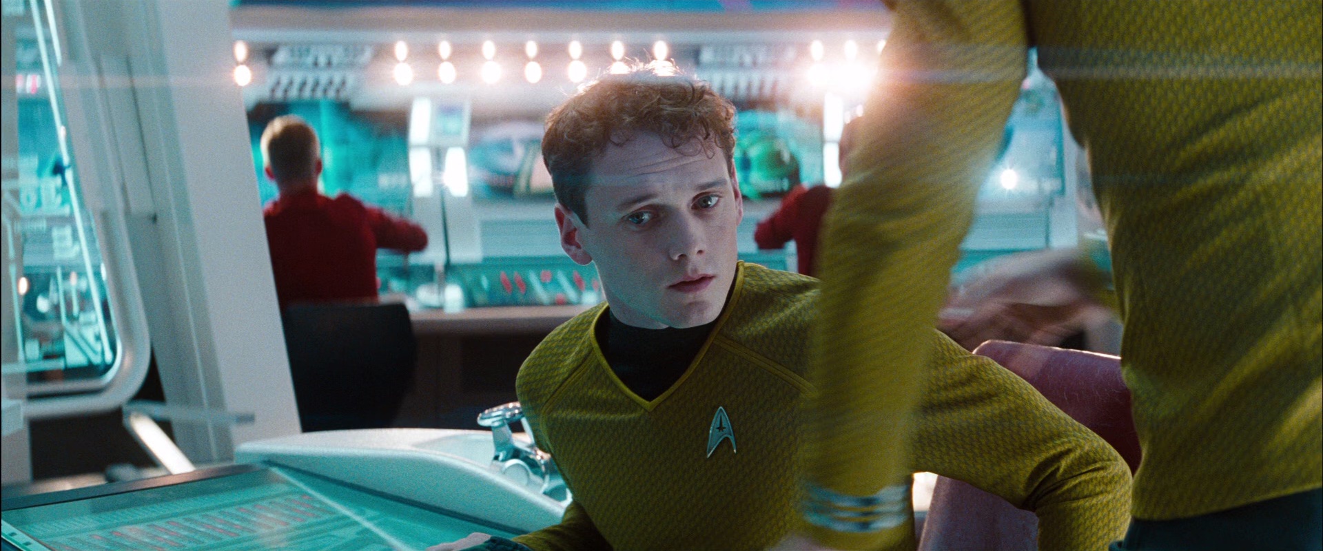 星际迷航2：暗黑无界 [国英多音轨/中英字幕].Star.Trek.Into.Darkness.2013.BluRay.1080p.x265.10bit.2Audio-SSDSSE 7.52GB-3.png