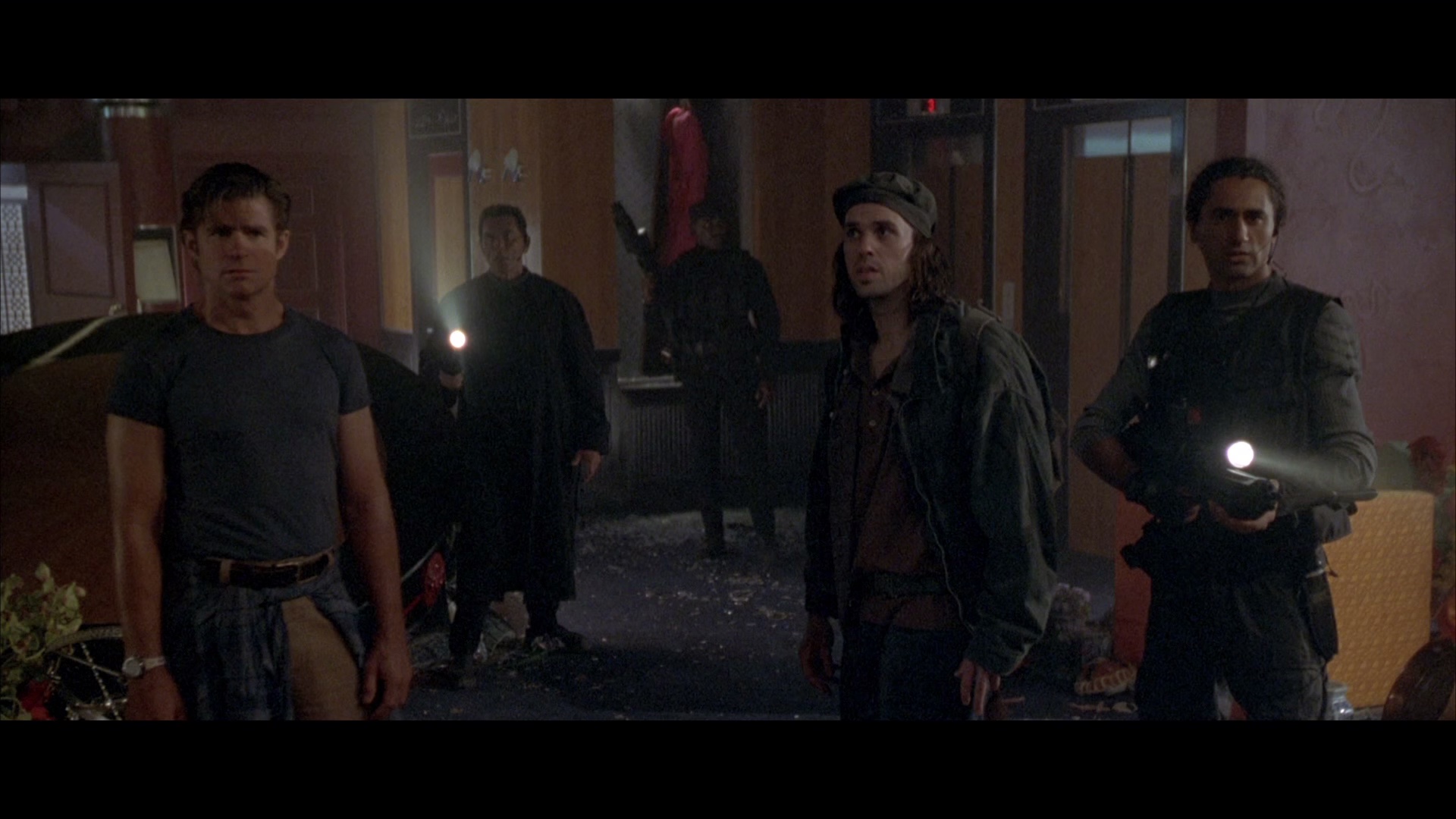 极度深寒 [国英多音轨/简英字幕].Deep.Rising.1998.1080p.Blu-SSDSSE 6.43GB-3.png