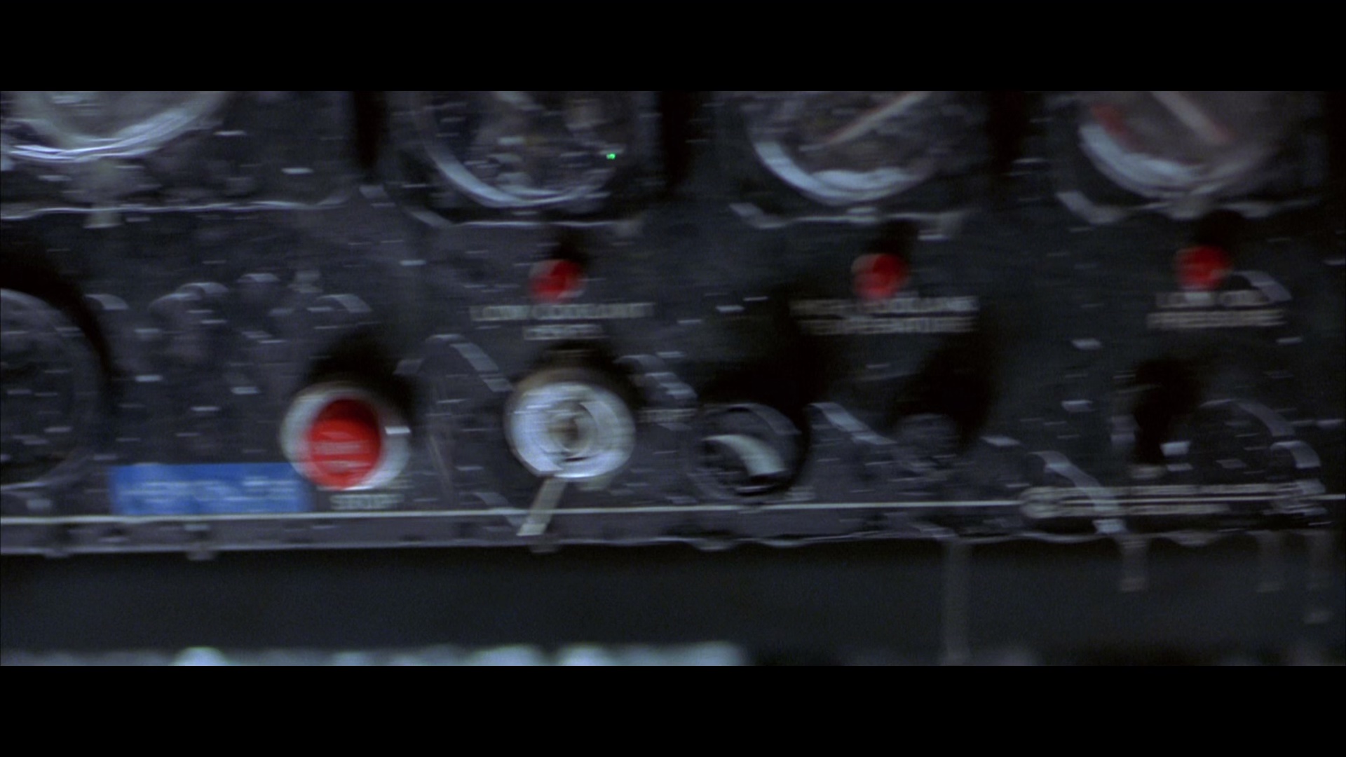 极度深寒 [国英多音轨/简英字幕].Deep.Rising.1998.1080p.Blu-SSDSSE 6.43GB-7.png