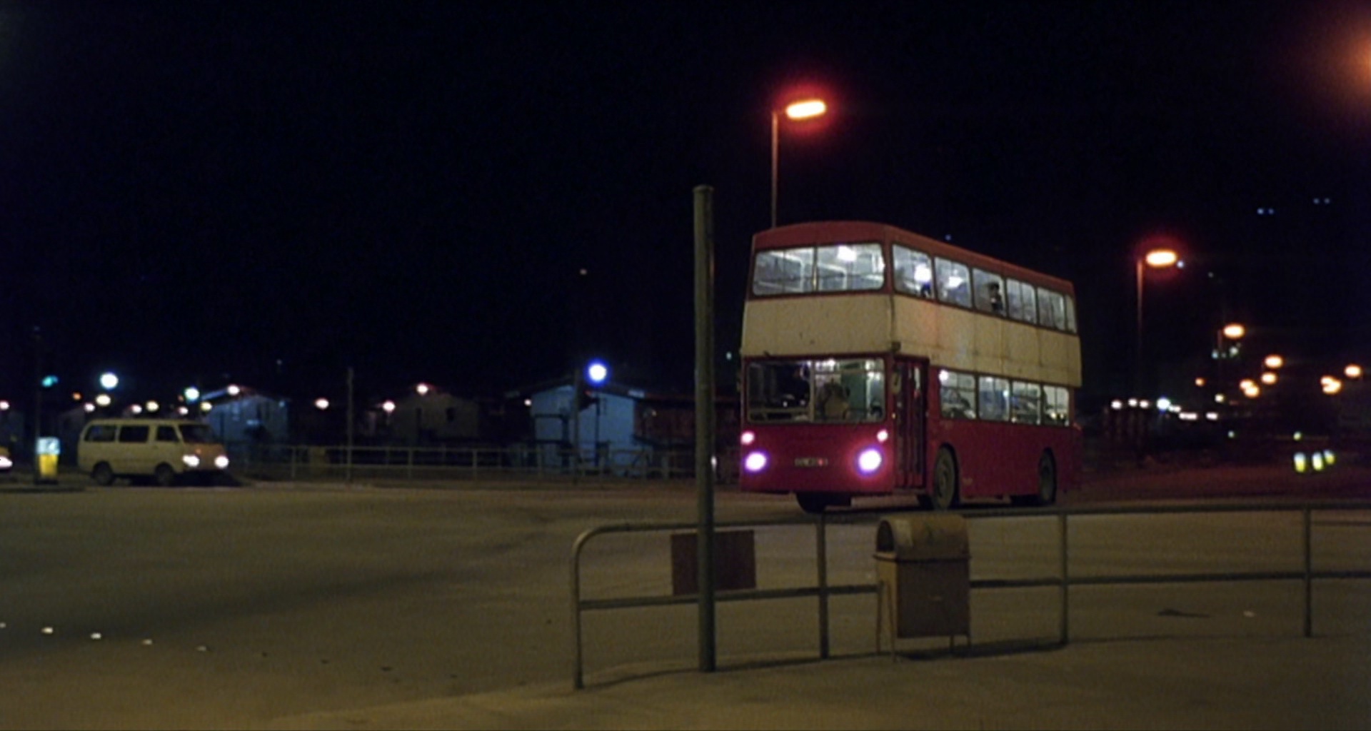 癫佬正传 [国粤多音轨/简繁英字幕].The.Lunatics.1986.BluRay.1080p.x265.10bit.2Audio-SSDSSE 4.74GB-6.png