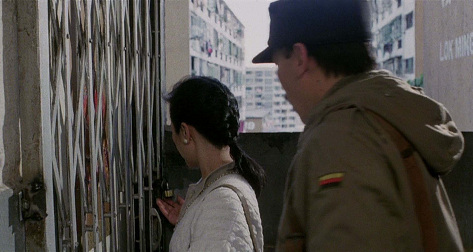 癫佬正传 [国粤多音轨/简繁英字幕].The.Lunatics.1986.BluRay.1080p.x265.10bit.2Audio-SSDSSE 4.74GB-5.png