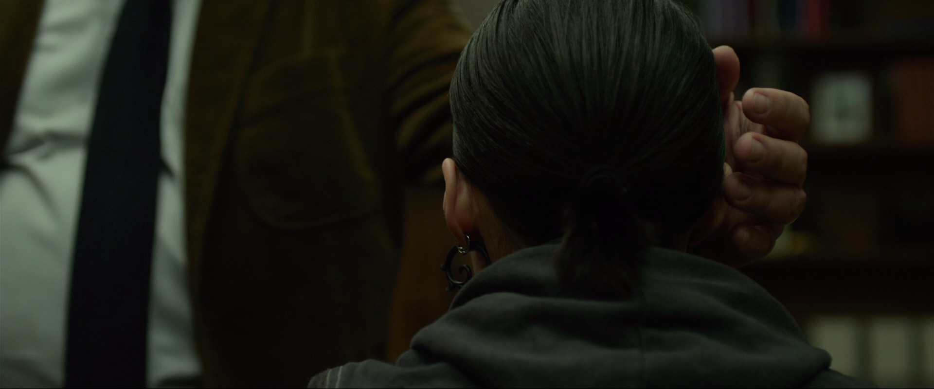 龙纹身的女孩 [国英多音轨/简英特效字幕].The.Girl.With.The.Dragon.Tattoo.2011.Bluray.1080p.x265.10bit.2Audio-SSDSSE 7.50GB-3.png