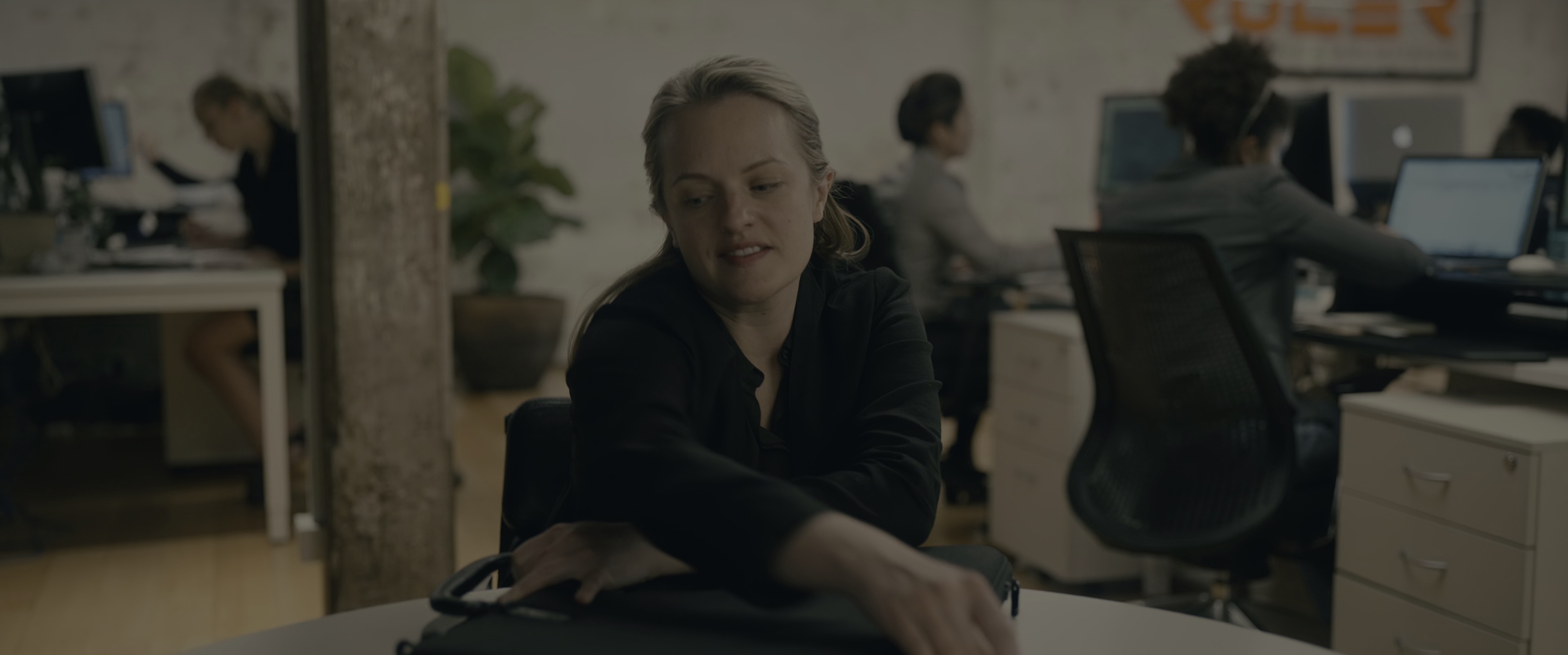 隐形人 [简繁英字幕].The.Invisible.Man.2020.BluRay.2160p.x265.10bit.HDR-SSDSSE 20.20GB-3.png