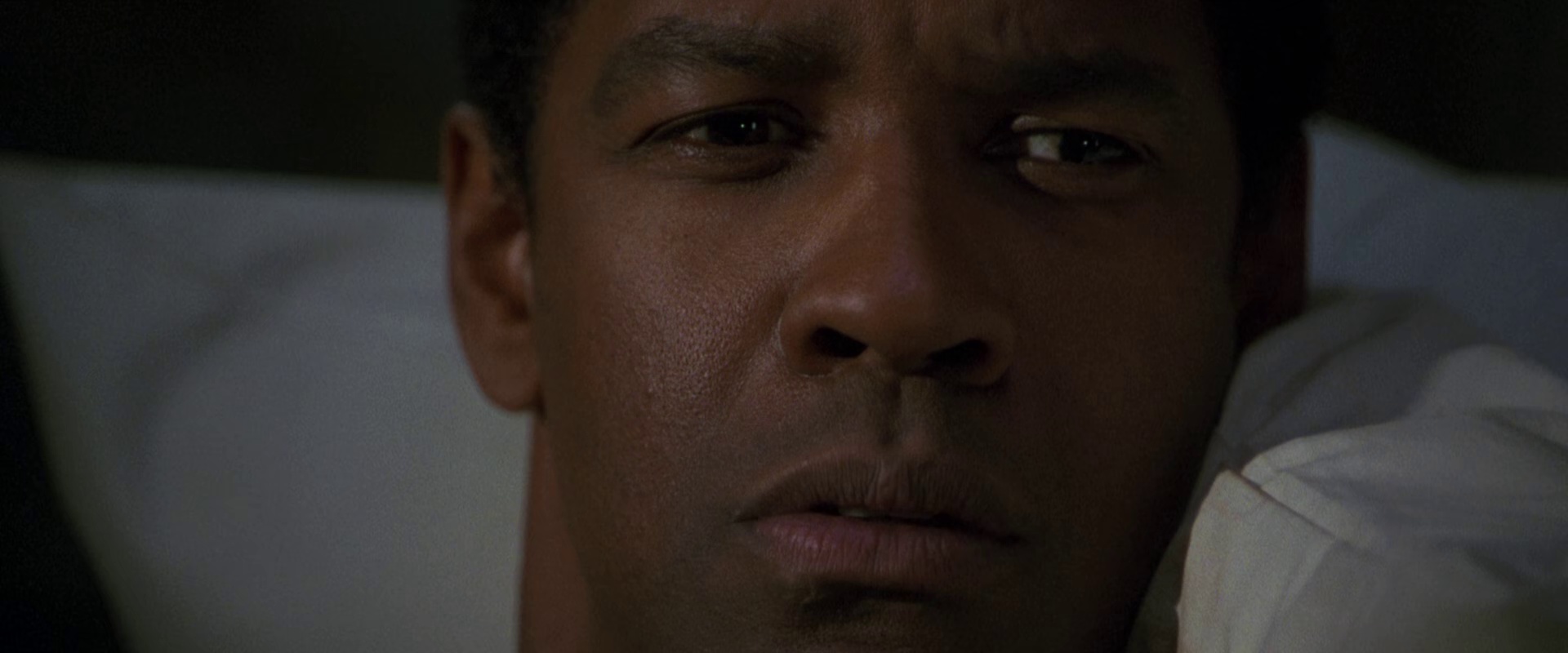 神秘拼图 [国英多音轨/中英字幕].The.Bone.Collector.1999.BluRay.1080p.x265.2Audio-SSDSSE 2.92GB-7.png