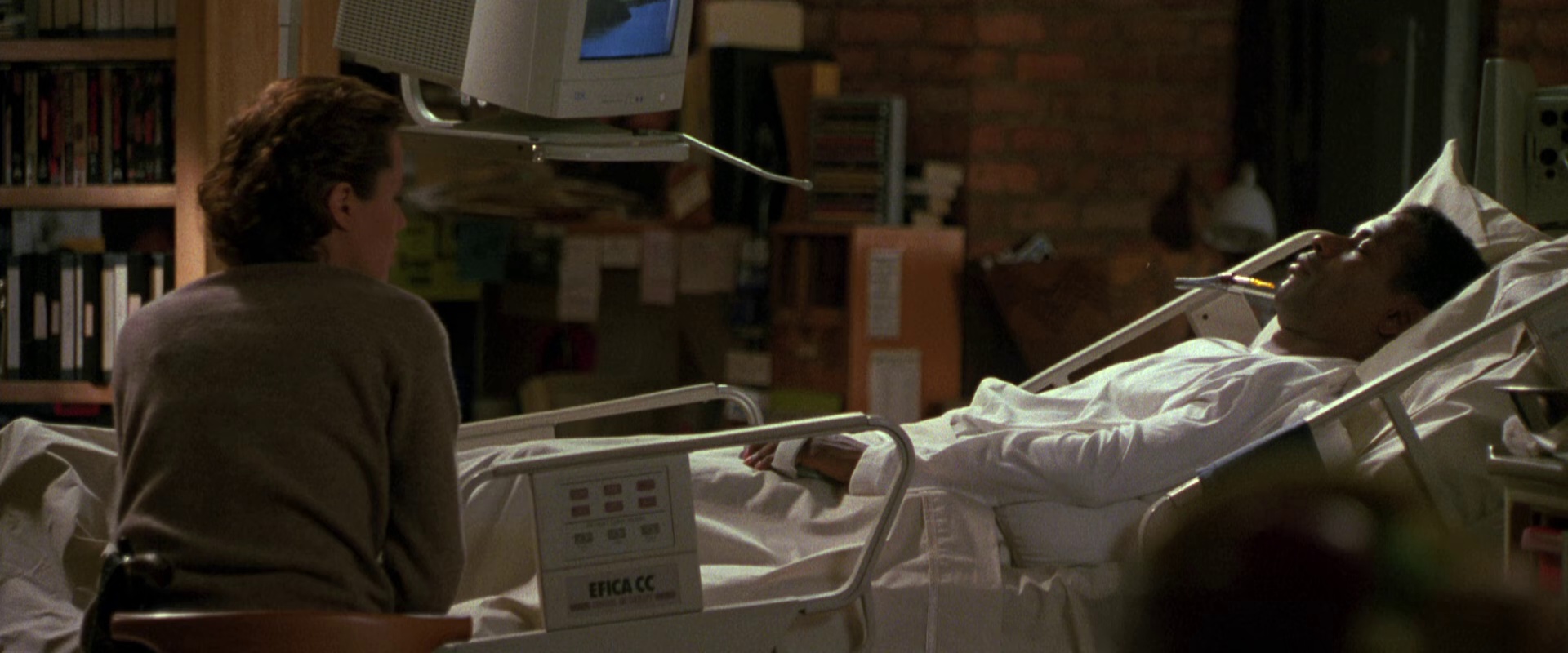 神秘拼图 [国英多音轨/中英字幕].The.Bone.Collector.1999.BluRay.1080p.x265.2Audio-SSDSSE 2.92GB-6.png