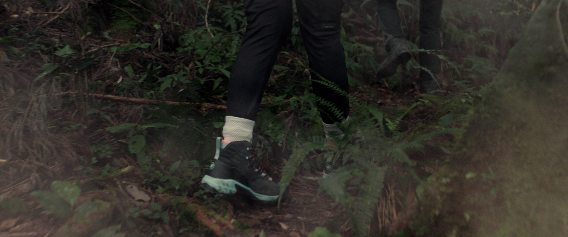 山忌.黄衣小飞侠 [中文字幕/国语配音].Haunted.Mountains.The.Yellow.Taboo.2025.1080p.BluRay.x264.TrueHD.5.1-ParkHD 9.10GB-2.png