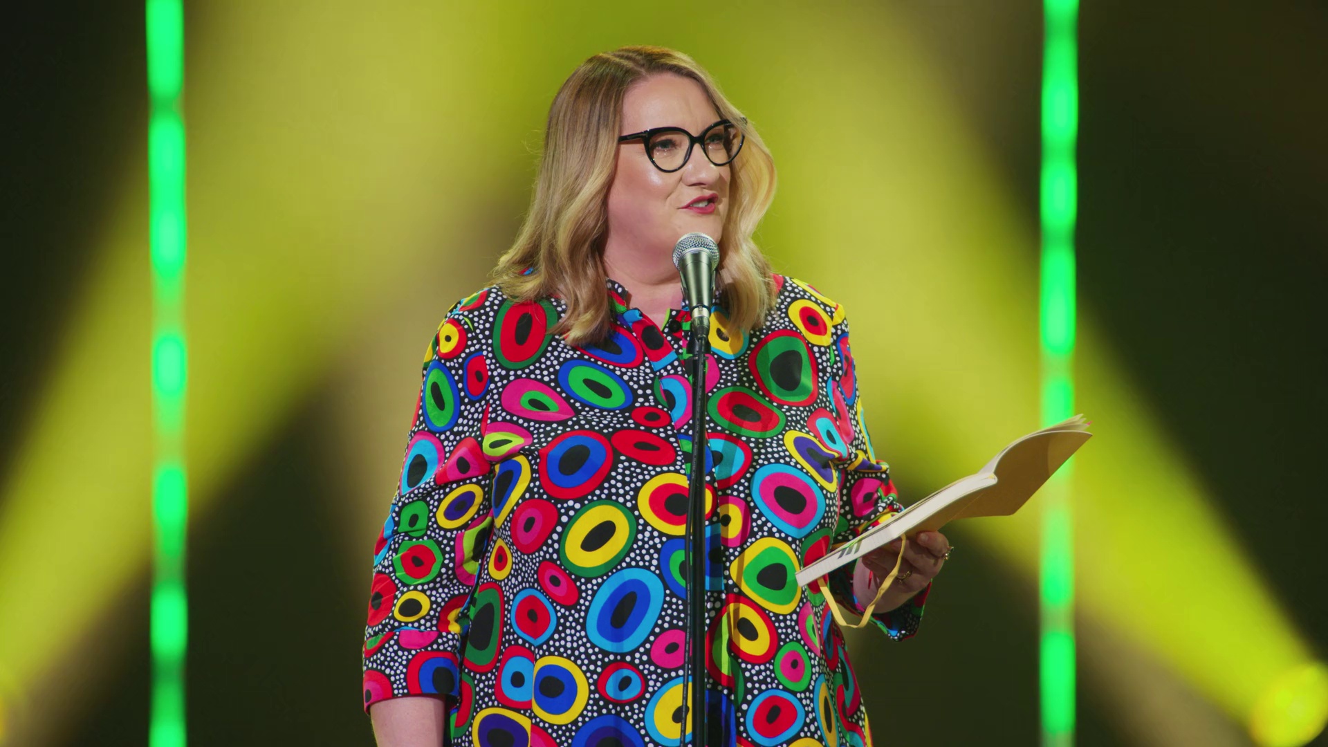 莎拉·米利根：晚开花 [简繁英字幕].Sarah.Millican.Late.Bloomer.2025.1080p.NF.WEB-DL.AAC2.0.H264-PandaQT 2.17GB-3.png