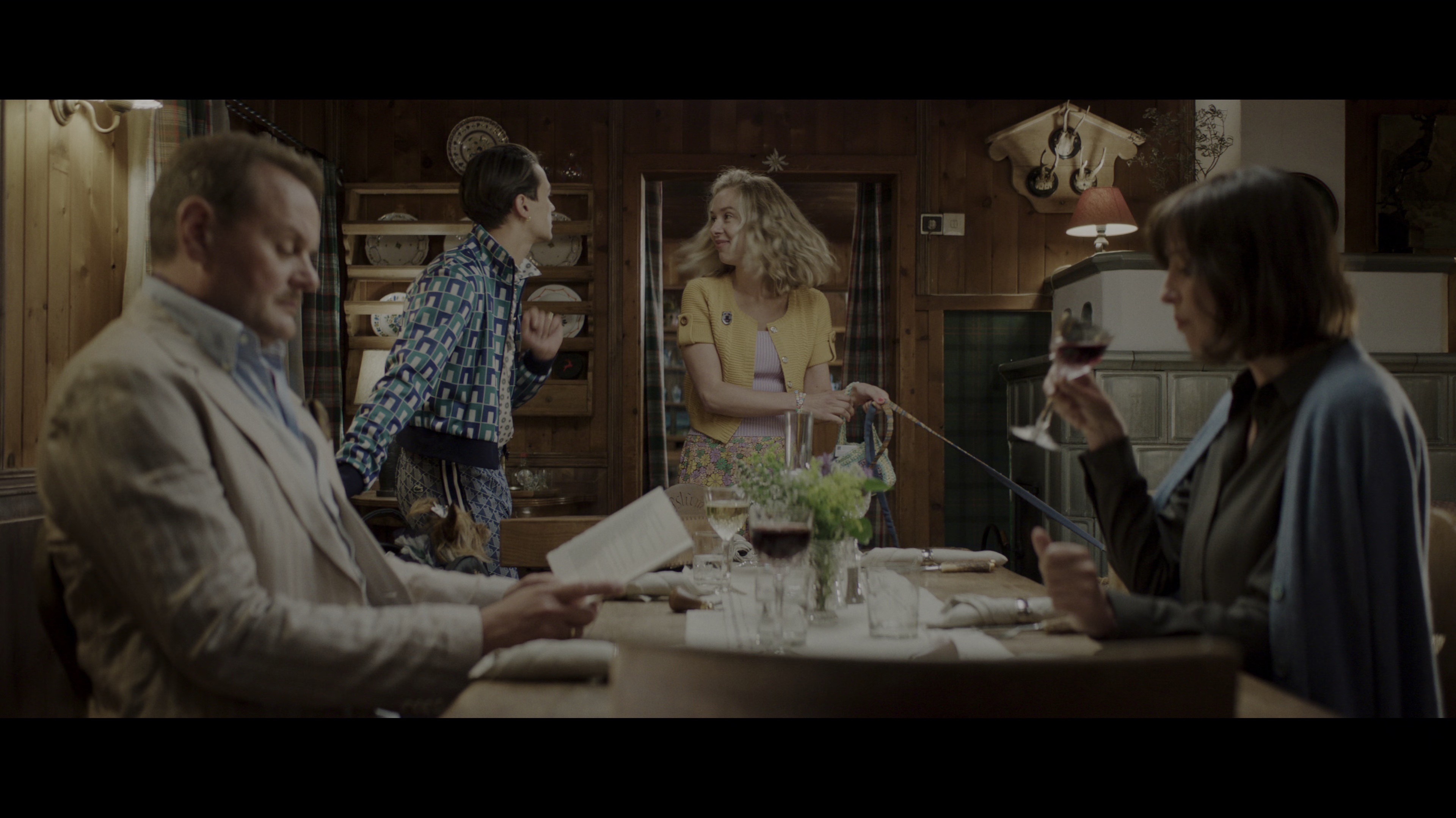 汪星人训练营 [杜比视界版本][简繁英字幕].Eat.Pray.Bark.2026.2160p.NF.WEB-DL.DDP5.1.Atmos.DV.H.265-PandaQT 12.51GB-3.png