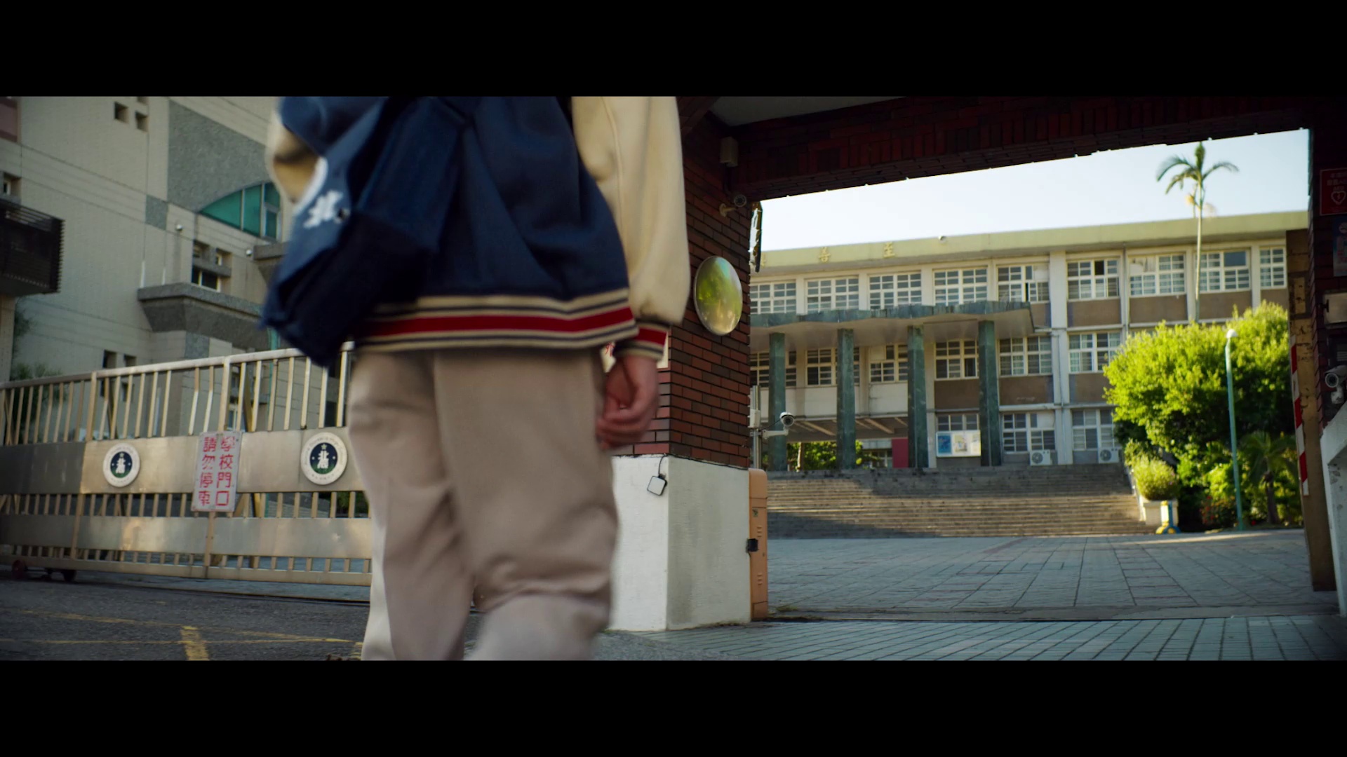 偷偷喜欢你 [国语配音/中文字幕].Summer.Blue.Hour.2025.1080p.CATCHPLAY.WEB-DL.H264.AAC-QuickIO 3.34GB-3.png