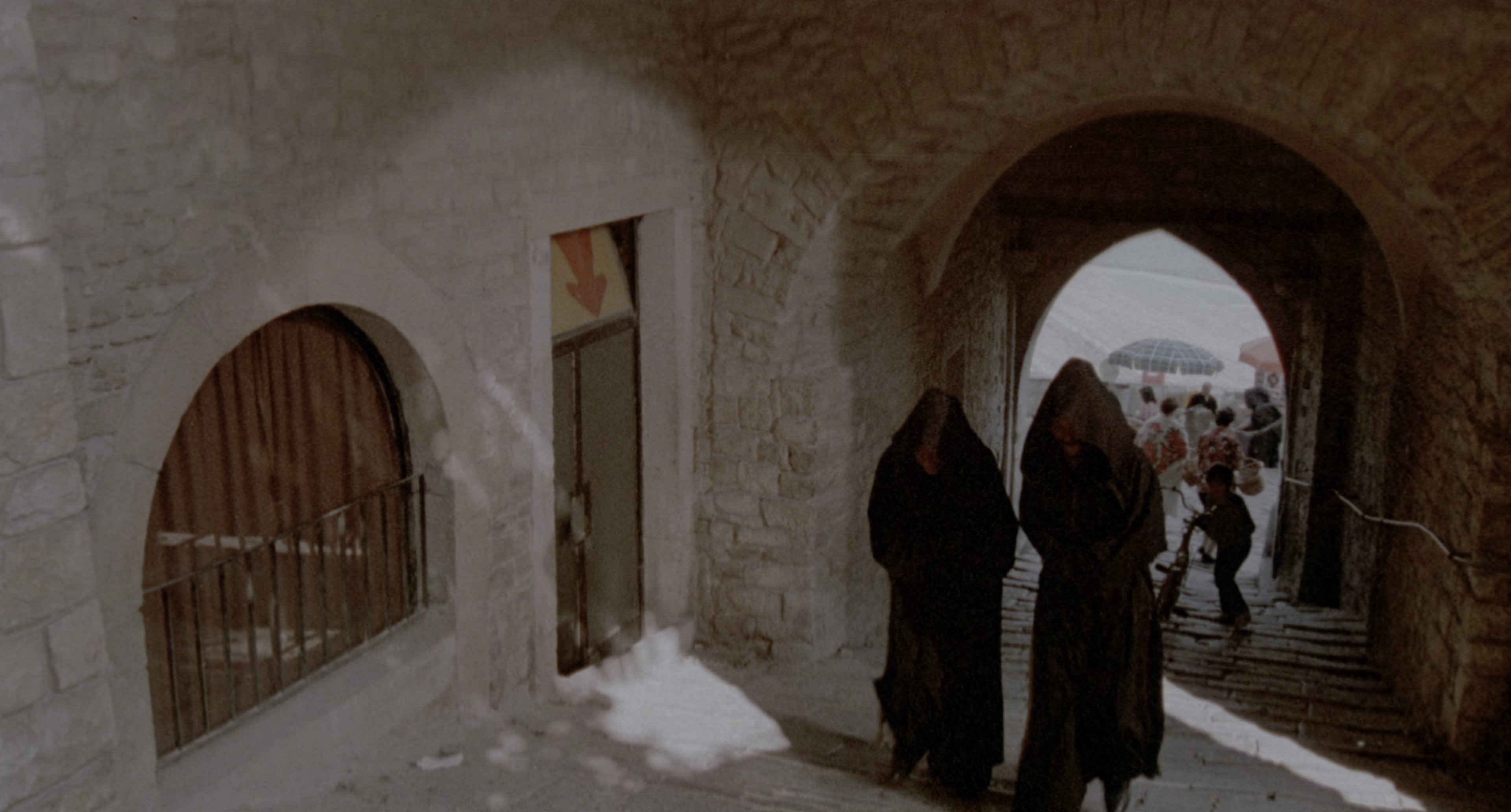 龙兄虎弟 [国粤多音轨/中文字幕].Armour.Of.God.1986.2160p.UHD.BluRay.HDR.x265.10bit.DTS-HD5.1-ParkHD 18.96GB-4.png