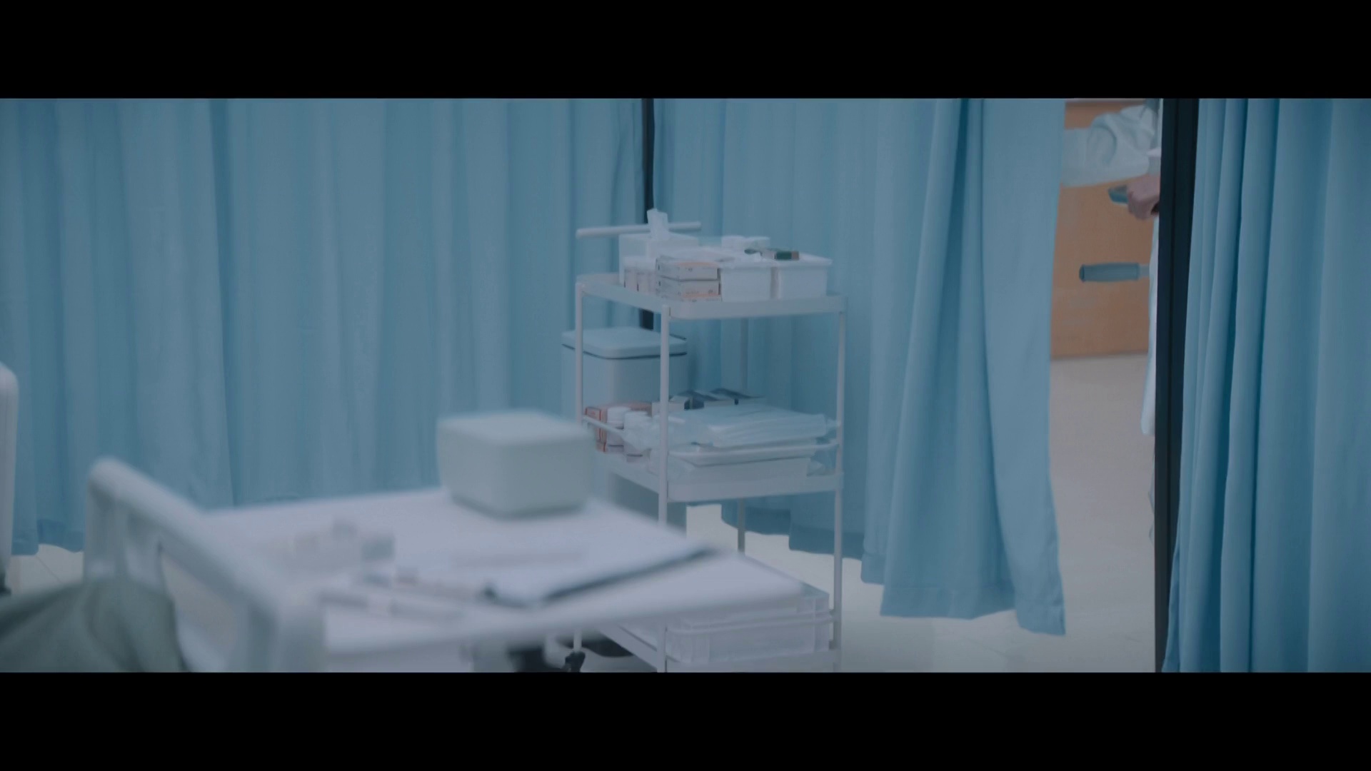 他年她日 [国语配音/中文字幕].Measure.in.Love.2025.1080p.HamiVideo.WEB-DL.AAC2.0.H.264-DreamHD 6.26GB-6.png